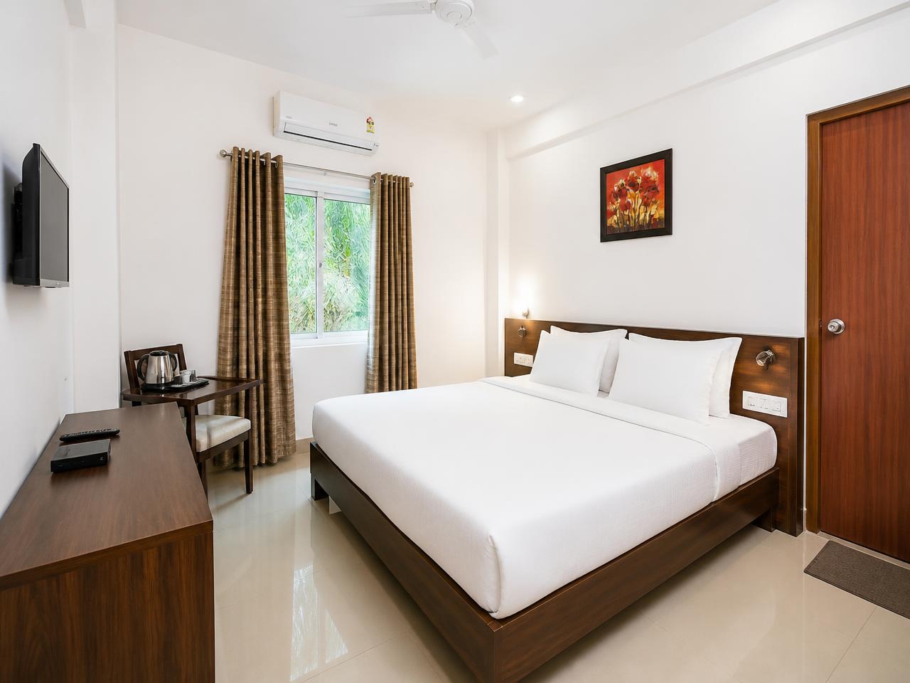 Standard Room at Mallikarjuna Sadan